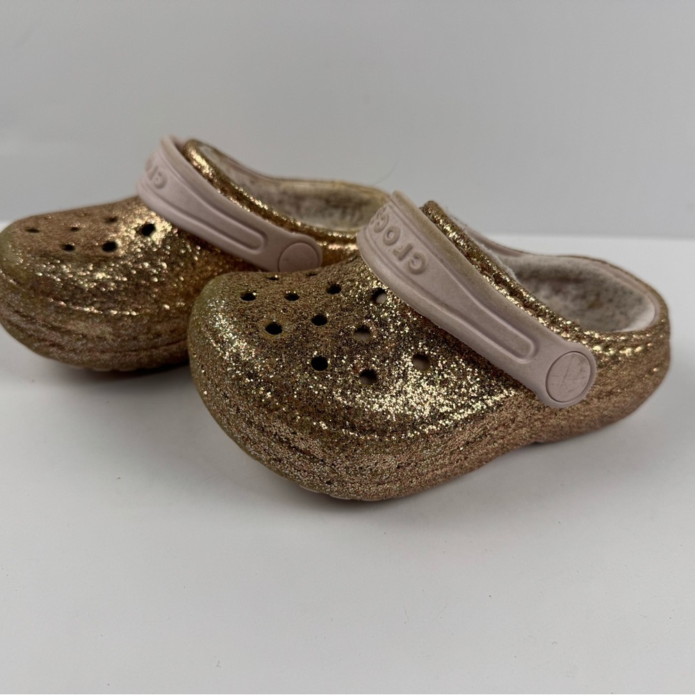 CROCS Kids Gold Glitter lined kids clogs size 7